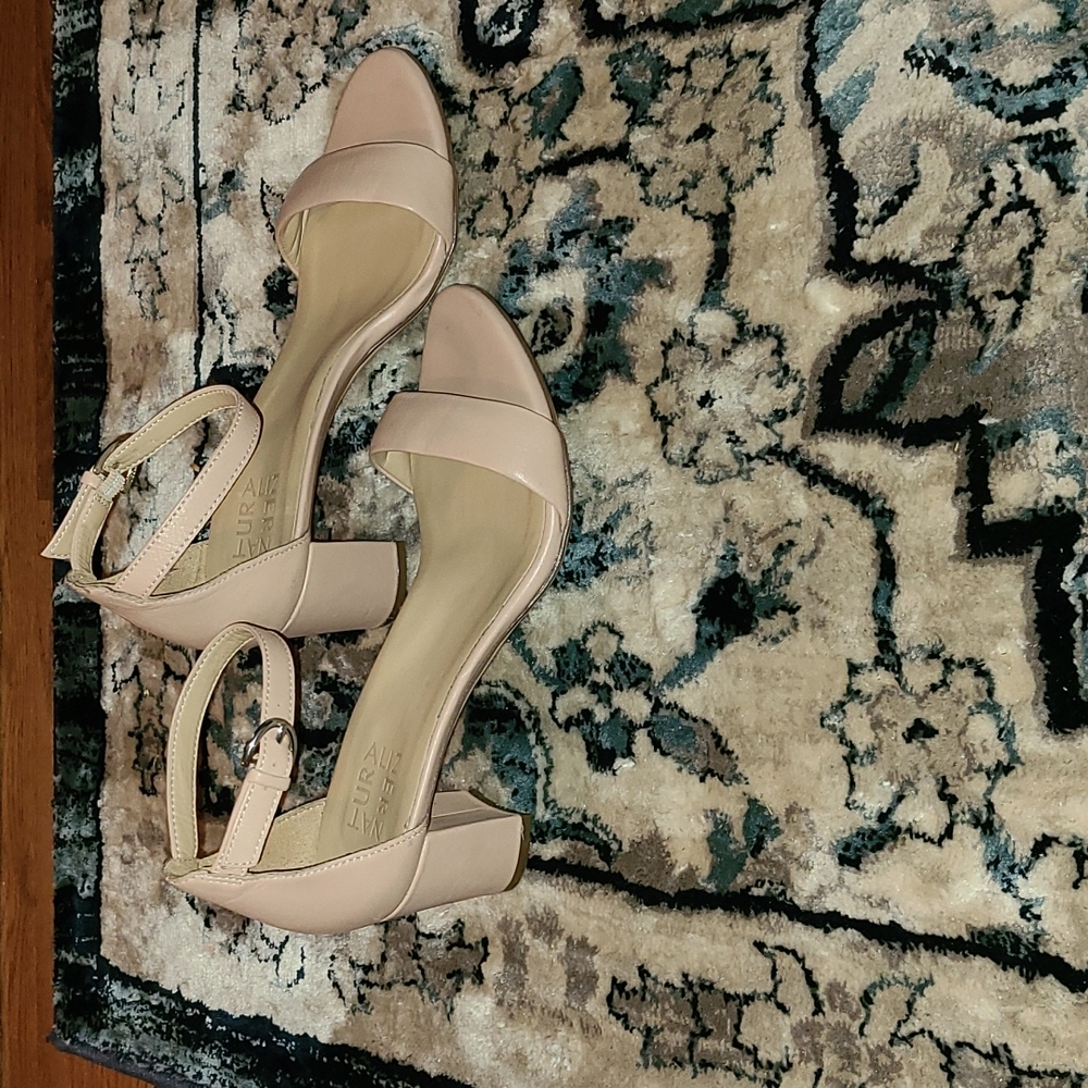 Naturalizer dress shoes, size 7.5W. Tan/beige